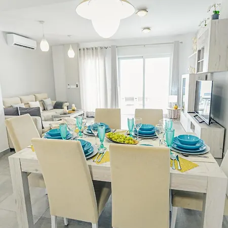 Sun Kissed Beach House Familias Apartment *