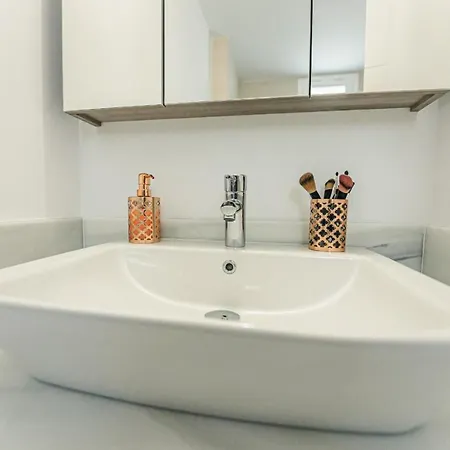 Sun Kissed Beach House Familias Apartment